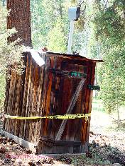 john-muir-trail-toilet14-day14  Muir Trail Ranch w.jpg (413016 bytes)